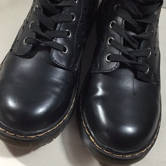 Modern Rush black leather pierced lace up boots - Picture 6 of 11